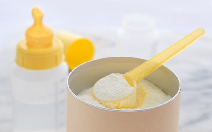 Bé 1 tuổi nên uống sữa gì để phát triển toàn diện?