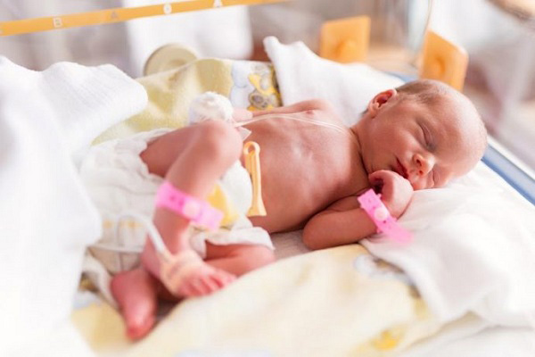 Sữa Pre Nan 380g: Sự chăm sóc đặc biệt cho trẻ sinh non, nhẹ cân, thiếu tháng